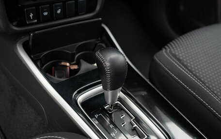 Mitsubishi Outlander III рестайлинг 3, 2019 год, 2 300 000 рублей, 16 фотография