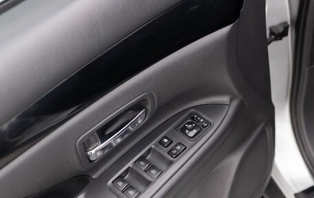 Mitsubishi Outlander III рестайлинг 3, 2019 год, 2 300 000 рублей, 18 фотография