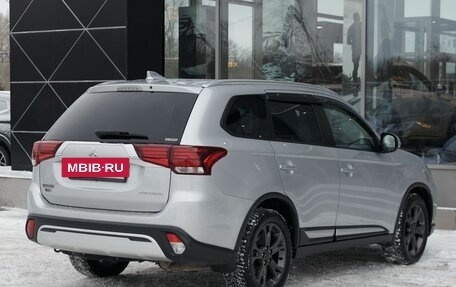 Mitsubishi Outlander III рестайлинг 3, 2019 год, 2 300 000 рублей, 5 фотография