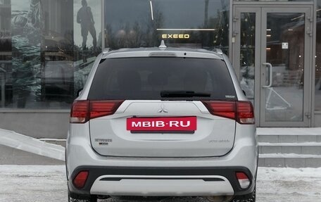 Mitsubishi Outlander III рестайлинг 3, 2019 год, 2 300 000 рублей, 6 фотография