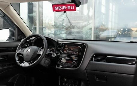 Mitsubishi Outlander III рестайлинг 3, 2019 год, 2 300 000 рублей, 10 фотография