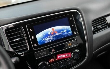 Mitsubishi Outlander III рестайлинг 3, 2019 год, 2 300 000 рублей, 14 фотография