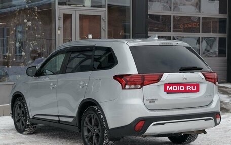 Mitsubishi Outlander III рестайлинг 3, 2019 год, 2 300 000 рублей, 7 фотография