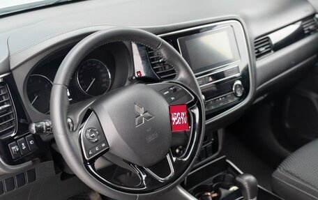 Mitsubishi Outlander III рестайлинг 3, 2019 год, 2 300 000 рублей, 11 фотография