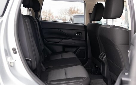 Mitsubishi Outlander III рестайлинг 3, 2019 год, 2 300 000 рублей, 20 фотография