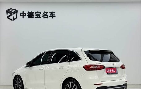 Mercedes-Benz B-Класс, 2022 год, 2 100 000 рублей, 2 фотография