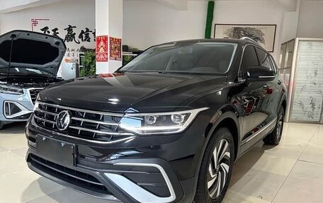 Volkswagen Tiguan II, 2022 год, 2 358 083 рублей, 2 фотография