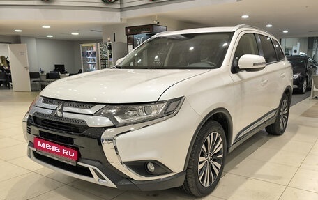 Mitsubishi Outlander III рестайлинг 3, 2018 год, 2 650 000 рублей, 1 фотография