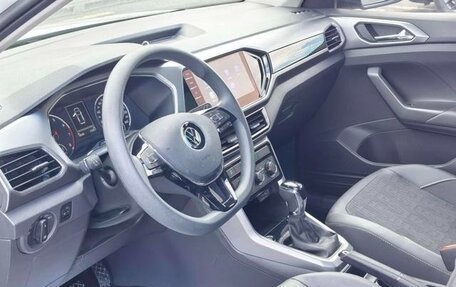 Volkswagen T-Cross I, 2022 год, 1 800 000 рублей, 6 фотография