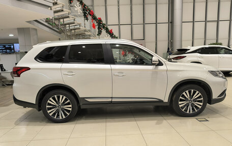 Mitsubishi Outlander III рестайлинг 3, 2018 год, 2 650 000 рублей, 5 фотография