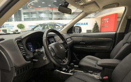 Mitsubishi Outlander III рестайлинг 3, 2018 год, 2 650 000 рублей, 20 фотография