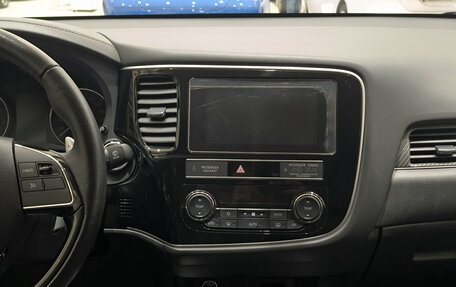 Mitsubishi Outlander III рестайлинг 3, 2018 год, 2 650 000 рублей, 18 фотография