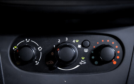 Renault Logan II, 2017 год, 699 900 рублей, 20 фотография