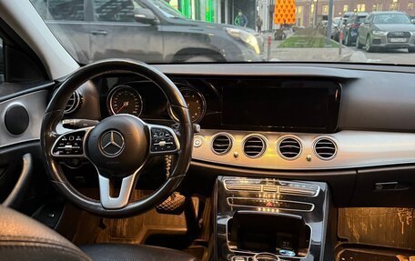 Mercedes-Benz E-Класс, 2018 год, 1 800 000 рублей, 4 фотография