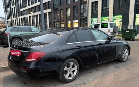 Mercedes-Benz E-Класс, 2018 год, 1 800 000 рублей, 6 фотография