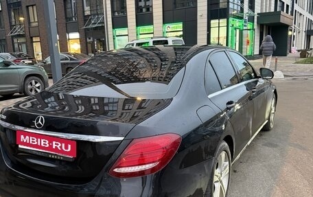 Mercedes-Benz E-Класс, 2018 год, 1 800 000 рублей, 9 фотография