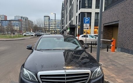 Mercedes-Benz E-Класс, 2018 год, 1 800 000 рублей, 8 фотография