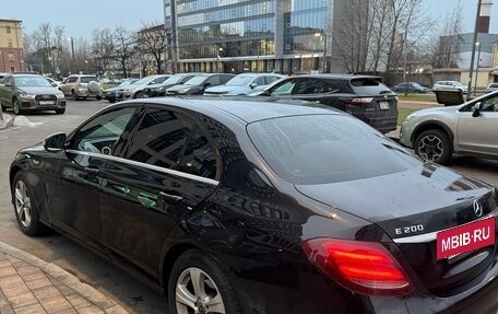 Mercedes-Benz E-Класс, 2018 год, 1 800 000 рублей, 11 фотография