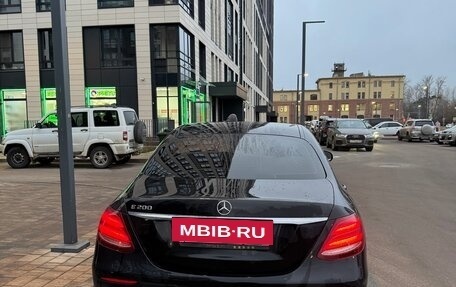 Mercedes-Benz E-Класс, 2018 год, 1 800 000 рублей, 10 фотография