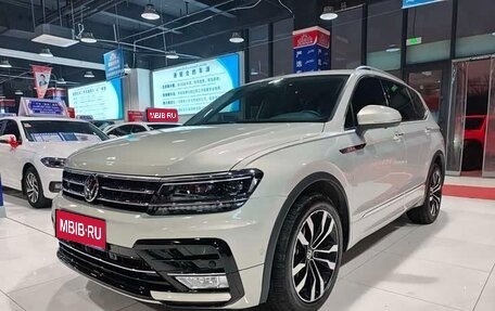 Volkswagen Tiguan II, 2021 год, 3 974 000 рублей, 1 фотография