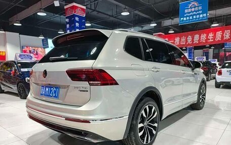 Volkswagen Tiguan II, 2021 год, 3 974 000 рублей, 5 фотография
