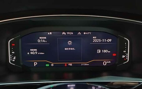 Volkswagen Tiguan II, 2021 год, 3 974 000 рублей, 12 фотография