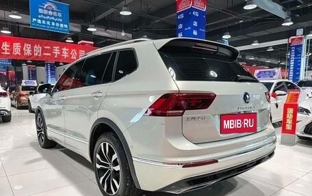 Volkswagen Tiguan II, 2021 год, 3 974 000 рублей, 4 фотография