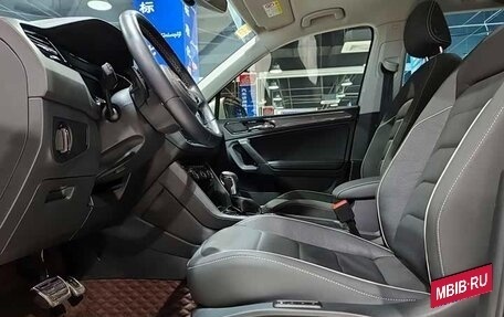 Volkswagen Tiguan II, 2021 год, 3 974 000 рублей, 10 фотография