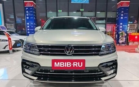 Volkswagen Tiguan II, 2021 год, 3 974 000 рублей, 2 фотография