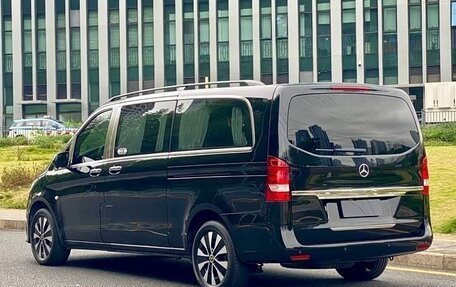 Mercedes-Benz Vito, 2021 год, 6 000 000 рублей, 2 фотография
