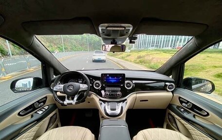 Mercedes-Benz Vito, 2021 год, 6 000 000 рублей, 10 фотография