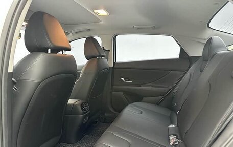 Hyundai Elantra, 2025 год, 1 940 000 рублей, 14 фотография