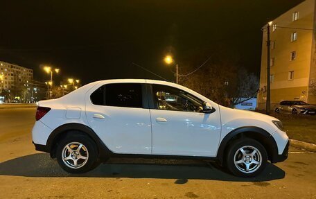 Renault Logan II, 2020 год, 900 000 рублей, 13 фотография