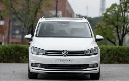 Volkswagen Touran III, 2022 год, 1 590 007 рублей, 2 фотография