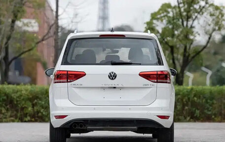 Volkswagen Touran III, 2022 год, 1 590 007 рублей, 6 фотография