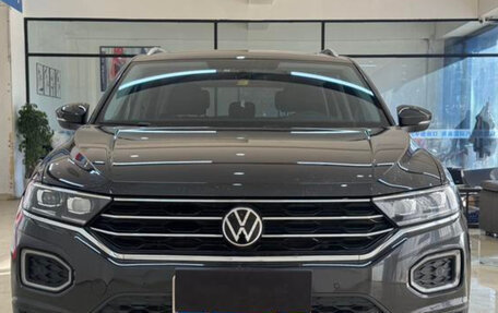 Volkswagen T-Roc I, 2021 год, 1 720 000 рублей, 2 фотография