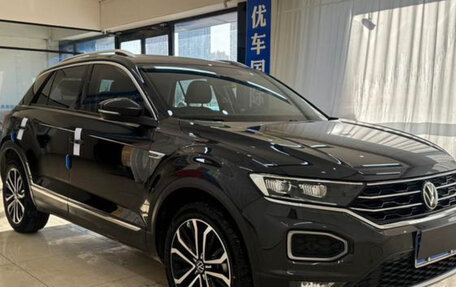 Volkswagen T-Roc I, 2021 год, 1 720 000 рублей, 3 фотография