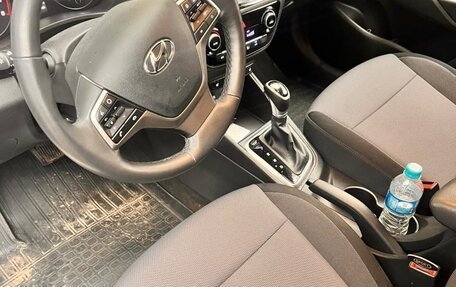 Hyundai Solaris II рестайлинг, 2021 год, 1 927 000 рублей, 8 фотография