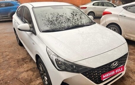 Hyundai Solaris II рестайлинг, 2021 год, 1 927 000 рублей, 4 фотография