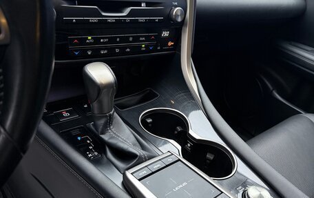 Lexus RX IV рестайлинг, 2022 год, 6 100 000 рублей, 8 фотография