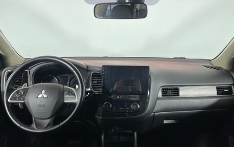 Mitsubishi Outlander III рестайлинг 3, 2013 год, 1 340 000 рублей, 13 фотография