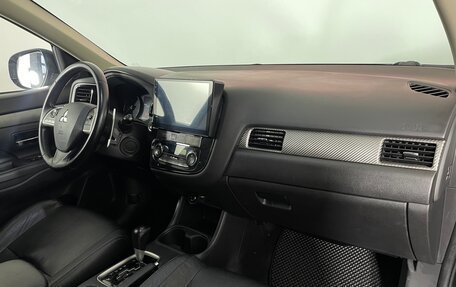 Mitsubishi Outlander III рестайлинг 3, 2013 год, 1 340 000 рублей, 12 фотография