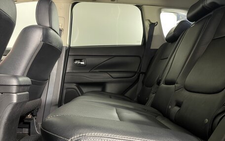 Mitsubishi Outlander III рестайлинг 3, 2013 год, 1 340 000 рублей, 25 фотография