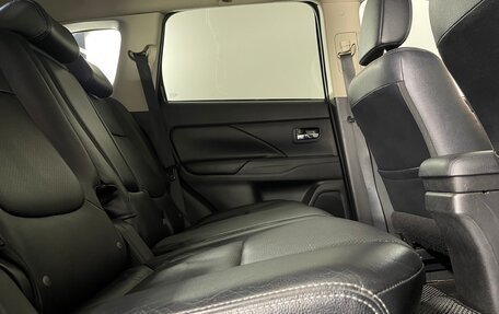 Mitsubishi Outlander III рестайлинг 3, 2013 год, 1 340 000 рублей, 26 фотография