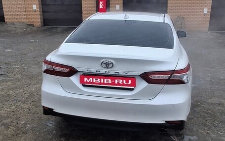 Toyota Camry, 2020 год, 3 100 000 рублей, 4 фотография