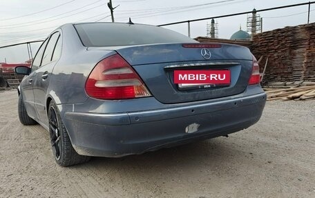 Mercedes-Benz E-Класс, 2005 год, 600 000 рублей, 5 фотография