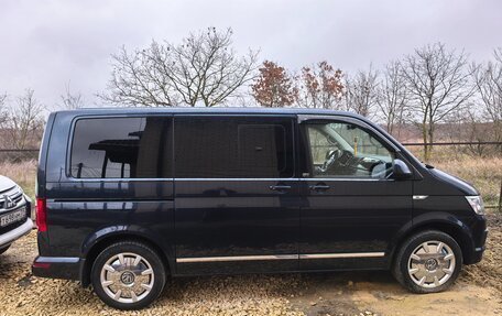 Volkswagen Multivan T6 рестайлинг, 2018 год, 3 900 000 рублей, 2 фотография