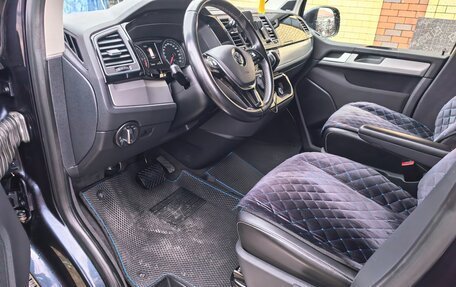 Volkswagen Multivan T6 рестайлинг, 2018 год, 3 900 000 рублей, 8 фотография