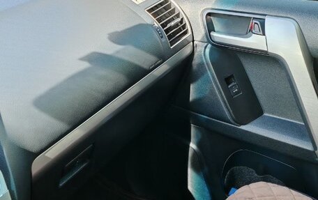 Toyota Land Cruiser Prado 150 рестайлинг 2, 2019 год, 5 200 000 рублей, 11 фотография