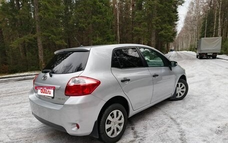 Toyota Auris II, 2011 год, 635 000 рублей, 2 фотография